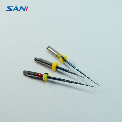 O motor usa arquivos giratórios dentais de 1.5N/Cm 31mm Niti na endodontia